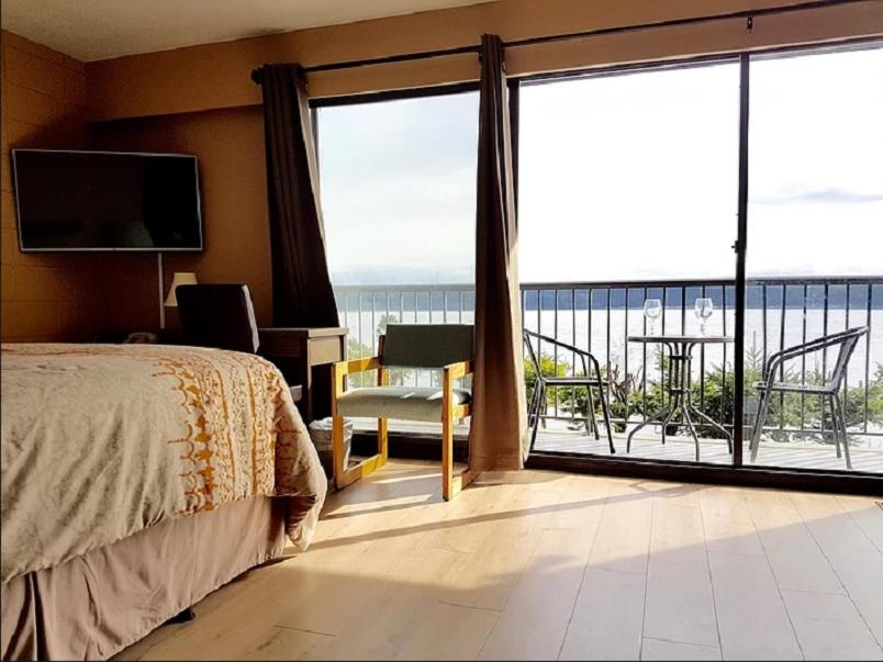 Oceanfront Full Kitchen Suite with Private Balcony 2 Queen - Photo 12
